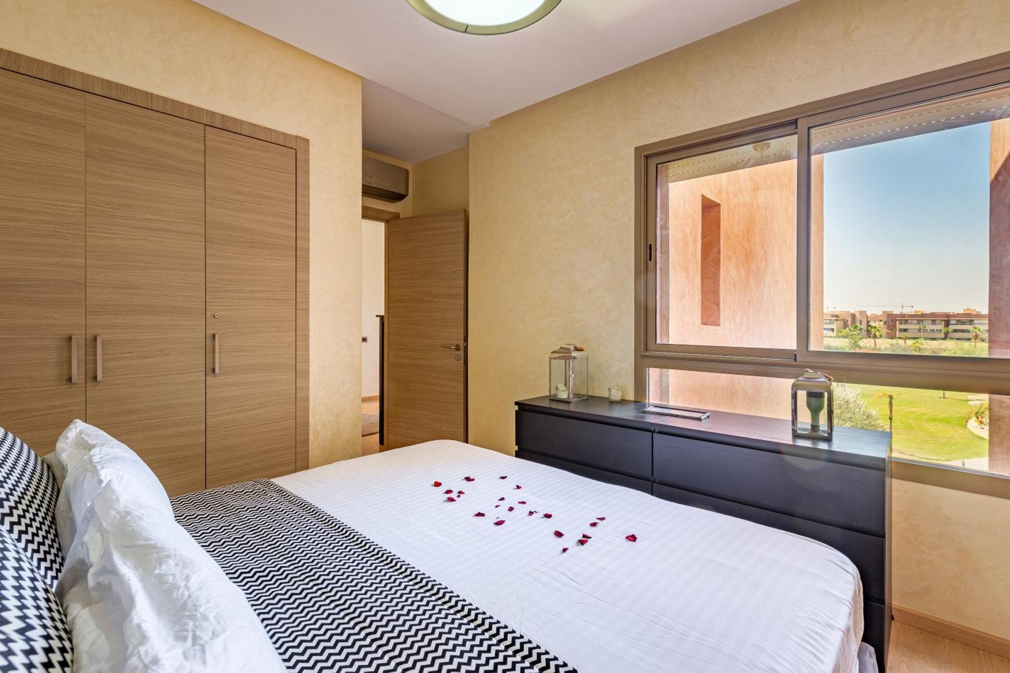 Serene Oasis Pool & Garden View Appartement